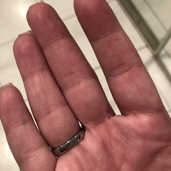 Stone size 8 ring - Picture 7 of 7